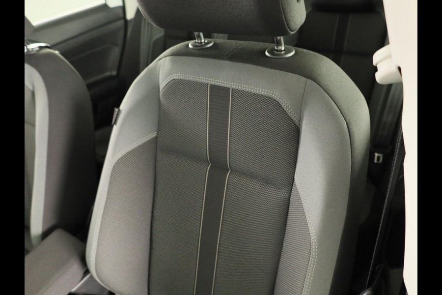 Volkswagen Polo 1.0 TSI Style 95 PK | Matrix koplampen | Navigatie via app | Parkeersensoren | Privacy glass |