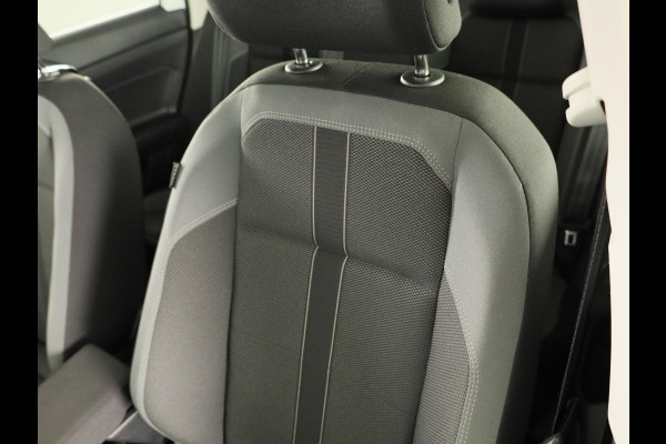Volkswagen Polo 1.0 TSI Style 95 PK | Matrix koplampen | Navigatie via app | Parkeersensoren | Privacy glass |