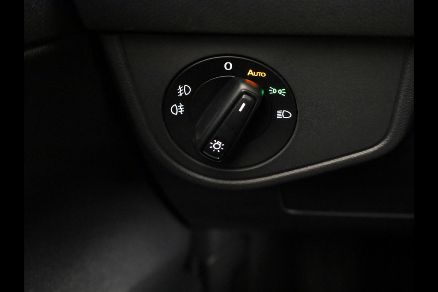 Volkswagen Polo 1.0 TSI Style 95 PK | Matrix koplampen | Navigatie via app | Parkeersensoren | Privacy glass |