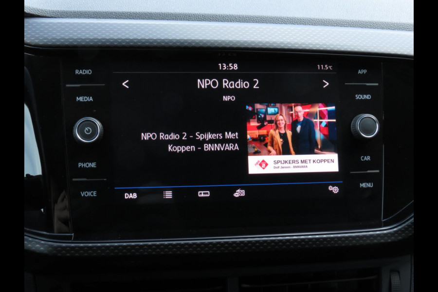 Volkswagen T-Cross 1.0 TSI Life | APPLE CARPLAY | LM VELGEN | DAB+ | ADAPTIVE CRUISE CONTROL | PARKEERSENSORS | BLIND SPOT |