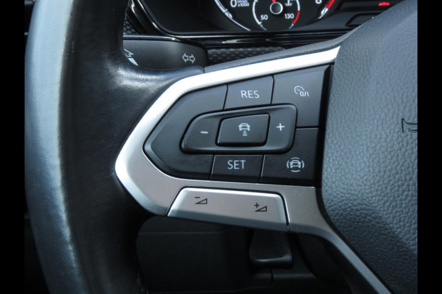 Volkswagen T-Cross 1.0 TSI Life | APPLE CARPLAY | LM VELGEN | DAB+ | ADAPTIVE CRUISE CONTROL | PARKEERSENSORS | BLIND SPOT |