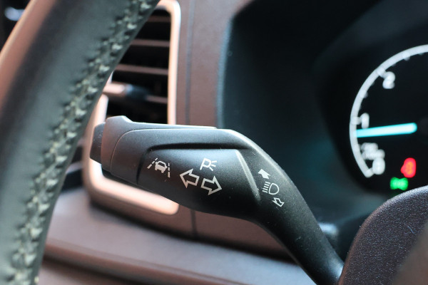 Ford Transit Custom 300 2.0 TDCI L2H1 Limited DC | Dubbel Cabine | CarPlay | Camera | Navigatie | L+R Schuifdeur | Stoelverwarming | DAB | PDC V+A | MF Stuur | 5-Zitter | Nieuwe APK | Dealer onderhouden | NAP Logisch | NL Auto