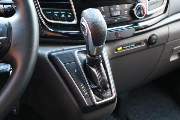 Ford Transit Custom 300 2.0 TDCI L2H1 Limited DC | Dubbel Cabine | CarPlay | Camera | Navigatie | L+R Schuifdeur | Stoelverwarming | DAB | PDC V+A | MF Stuur | 5-Zitter | Nieuwe APK | Dealer onderhouden | NAP Logisch | NL Auto