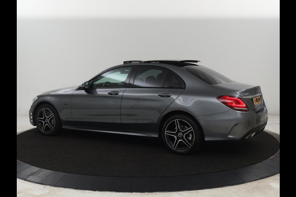 Mercedes-Benz C-Klasse 300e AMG | Panoramadak | 360 Camera | Stoelverwarming | Leder/Alcantara | Carplay | Sfeerverlichting | Park Assist | Navigatie | Full LED | PHEV | Plug In