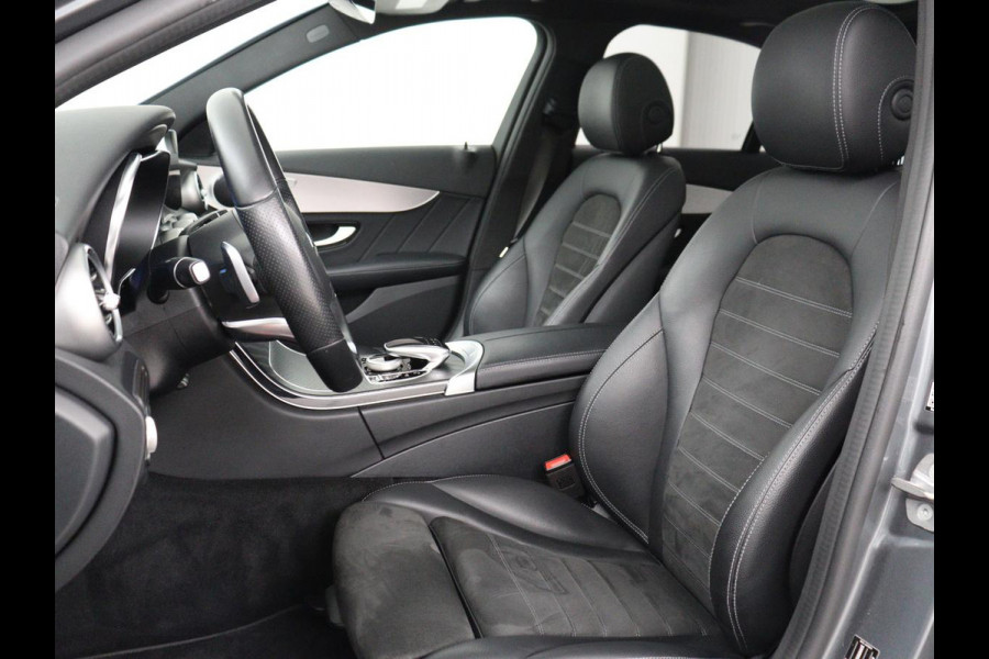 Mercedes-Benz C-Klasse 300e AMG | Panoramadak | 360 Camera | Stoelverwarming | Leder/Alcantara | Carplay | Sfeerverlichting | Park Assist | Navigatie | Full LED | PHEV | Plug In