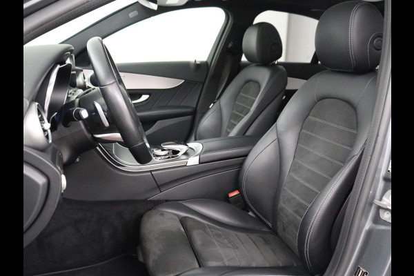 Mercedes-Benz C-Klasse 300e AMG | Panoramadak | 360 Camera | Stoelverwarming | Leder/Alcantara | Carplay | Sfeerverlichting | Park Assist | Navigatie | Full LED | PHEV | Plug In