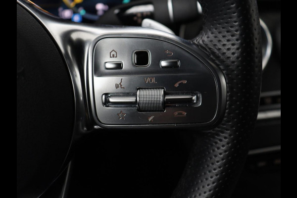 Mercedes-Benz C-Klasse 300e AMG | Panoramadak | 360 Camera | Stoelverwarming | Leder/Alcantara | Carplay | Sfeerverlichting | Park Assist | Navigatie | Full LED | PHEV | Plug In