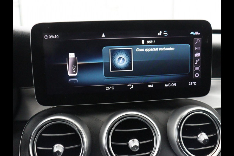 Mercedes-Benz C-Klasse 300e AMG | Panoramadak | 360 Camera | Stoelverwarming | Leder/Alcantara | Carplay | Sfeerverlichting | Park Assist | Navigatie | Full LED | PHEV | Plug In