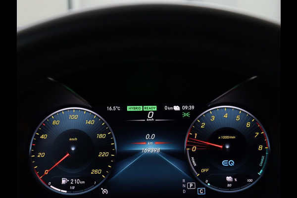 Mercedes-Benz C-Klasse 300e AMG | Panoramadak | 360 Camera | Stoelverwarming | Leder/Alcantara | Carplay | Sfeerverlichting | Park Assist | Navigatie | Full LED | PHEV | Plug In