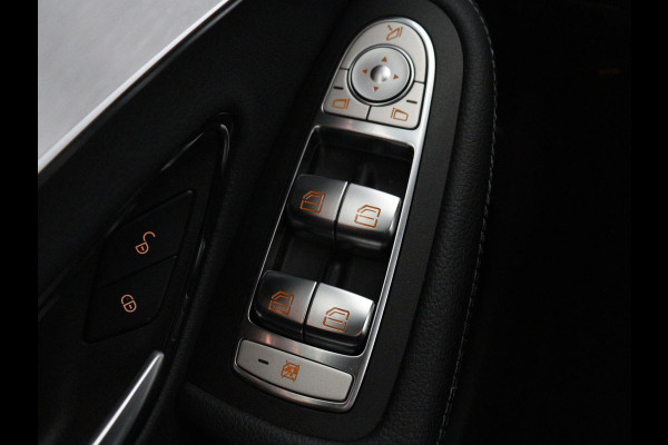 Mercedes-Benz C-Klasse 300e AMG | Panoramadak | 360 Camera | Stoelverwarming | Leder/Alcantara | Carplay | Sfeerverlichting | Park Assist | Navigatie | Full LED | PHEV | Plug In