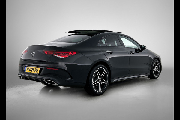 Mercedes-Benz CLA-Klasse 180 AMG Line  Panoramadakj | 5 spaaks lichtmetalen velgen | Navigatie | Parking support met 360 grade camera Inclusief 24 maanden Mercedes-Benz Certified garantie voor Europa.