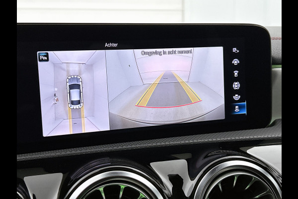 Mercedes-Benz CLA-Klasse 180 AMG Line  Panoramadakj | 5 spaaks lichtmetalen velgen | Navigatie | Parking support met 360 grade camera Inclusief 24 maanden Mercedes-Benz Certified garantie voor Europa.