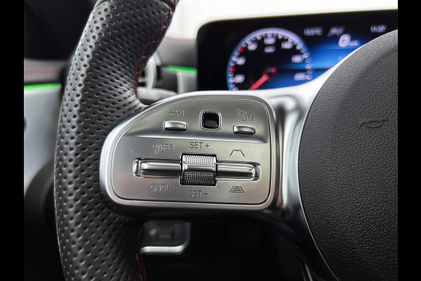 Mercedes-Benz CLA-Klasse 180 AMG Line  Panoramadakj | 5 spaaks lichtmetalen velgen | Navigatie | Parking support met 360 grade camera Inclusief 24 maanden Mercedes-Benz Certified garantie voor Europa.