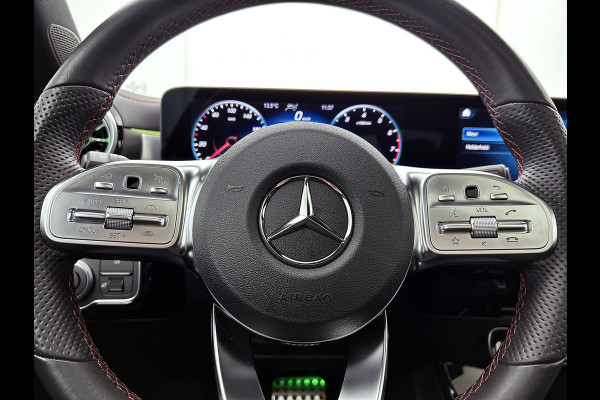 Mercedes-Benz CLA-Klasse 180 AMG Line  Panoramadakj | 5 spaaks lichtmetalen velgen | Navigatie | Parking support met 360 grade camera Inclusief 24 maanden Mercedes-Benz Certified garantie voor Europa.
