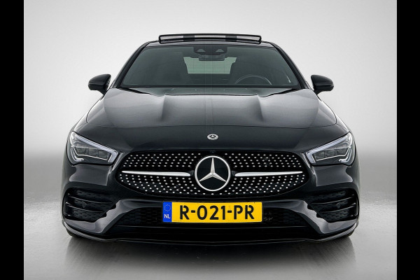 Mercedes-Benz CLA-Klasse 180 AMG Line  Panoramadakj | 5 spaaks lichtmetalen velgen | Navigatie | Parking support met 360 grade camera Inclusief 24 maanden Mercedes-Benz Certified garantie voor Europa.