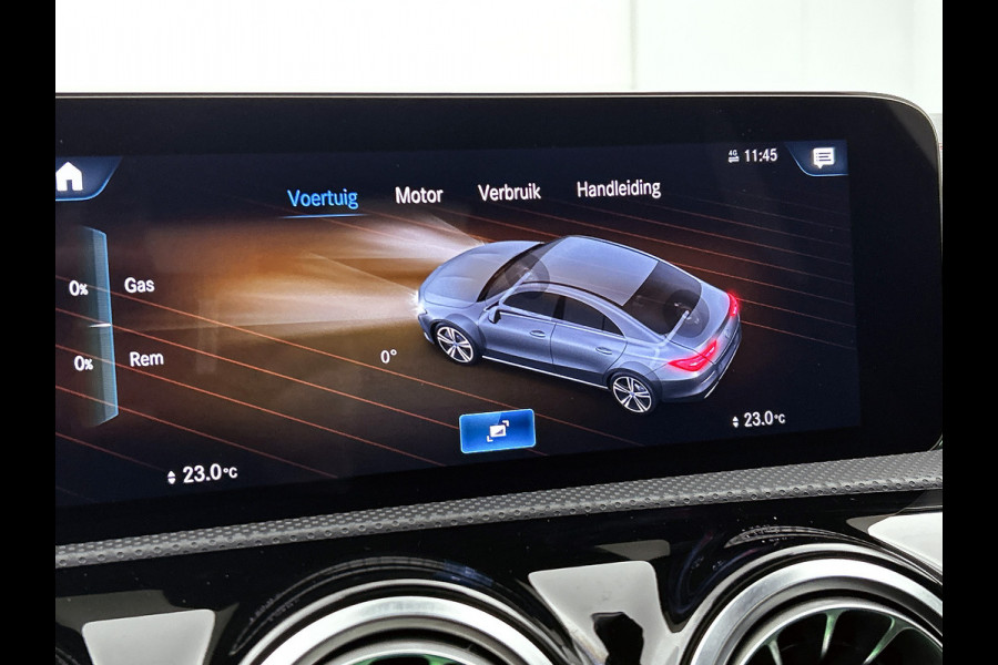 Mercedes-Benz CLA-Klasse 180 AMG Line  Panoramadakj | 5 spaaks lichtmetalen velgen | Navigatie | Parking support met 360 grade camera Inclusief 24 maanden Mercedes-Benz Certified garantie voor Europa.