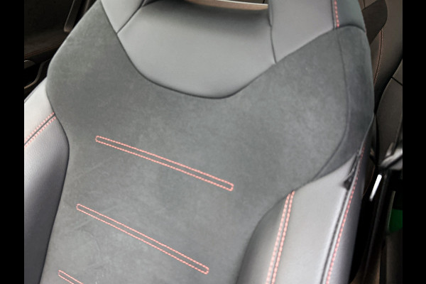 Mercedes-Benz CLA-Klasse 180 AMG Line  Panoramadakj | 5 spaaks lichtmetalen velgen | Navigatie | Parking support met 360 grade camera Inclusief 24 maanden Mercedes-Benz Certified garantie voor Europa.