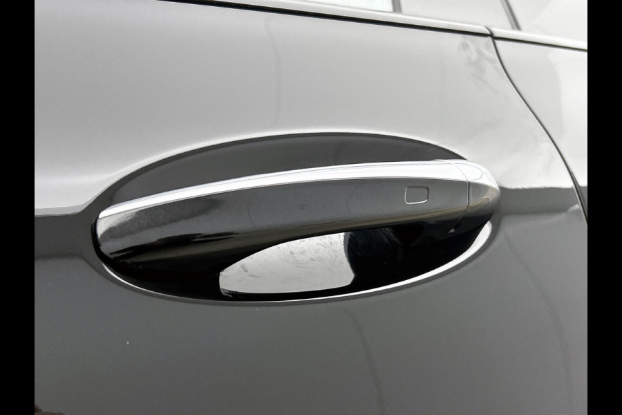 Mercedes-Benz CLA-Klasse 180 AMG Line  Panoramadakj | 5 spaaks lichtmetalen velgen | Navigatie | Parking support met 360 grade camera Inclusief 24 maanden Mercedes-Benz Certified garantie voor Europa.