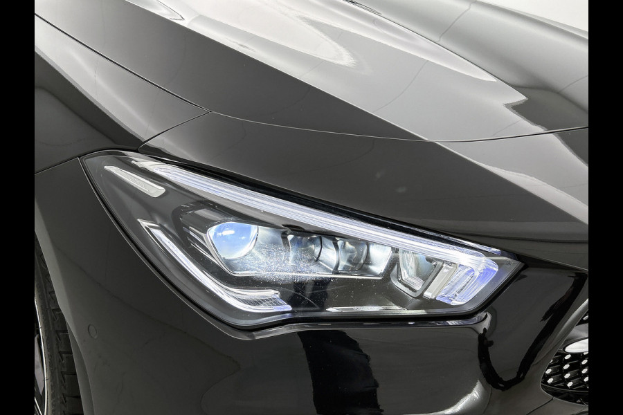 Mercedes-Benz CLA-Klasse 180 AMG Line  Panoramadakj | 5 spaaks lichtmetalen velgen | Navigatie | Parking support met 360 grade camera Inclusief 24 maanden Mercedes-Benz Certified garantie voor Europa.