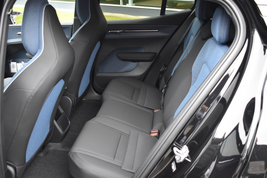 Volvo EX30 Extended Range 272PK Black Edition 69 kWh | H&K | 20" LMV | Elektr. Stoel | ACC | Camera | BLIS |