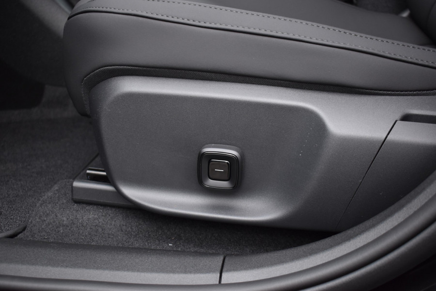 Volvo EX30 Extended Range 272PK Black Edition 69 kWh | H&K | 20" LMV | Elektr. Stoel | ACC | Camera | BLIS |