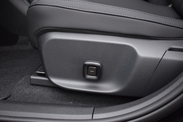 Volvo EX30 Extended Range 272PK Black Edition 69 kWh | H&K | 20" LMV | Elektr. Stoel | ACC | Camera | BLIS |