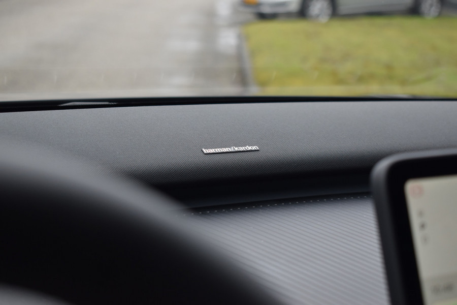 Volvo EX30 Extended Range 272PK Black Edition 69 kWh | H&K | 20" LMV | Elektr. Stoel | ACC | Camera | BLIS |