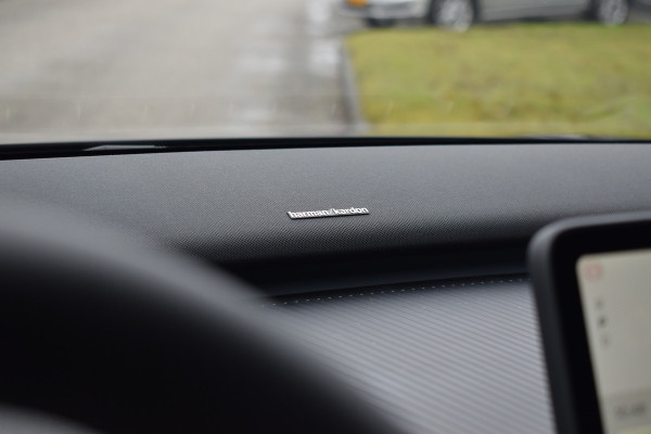 Volvo EX30 Extended Range 272PK Black Edition 69 kWh | H&K | 20" LMV | Elektr. Stoel | ACC | Camera | BLIS |