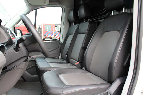 Volkswagen Crafter 35t 2.0 TDI L3H3 > Leer/Navi/Trekhaak/parkeersensoren...