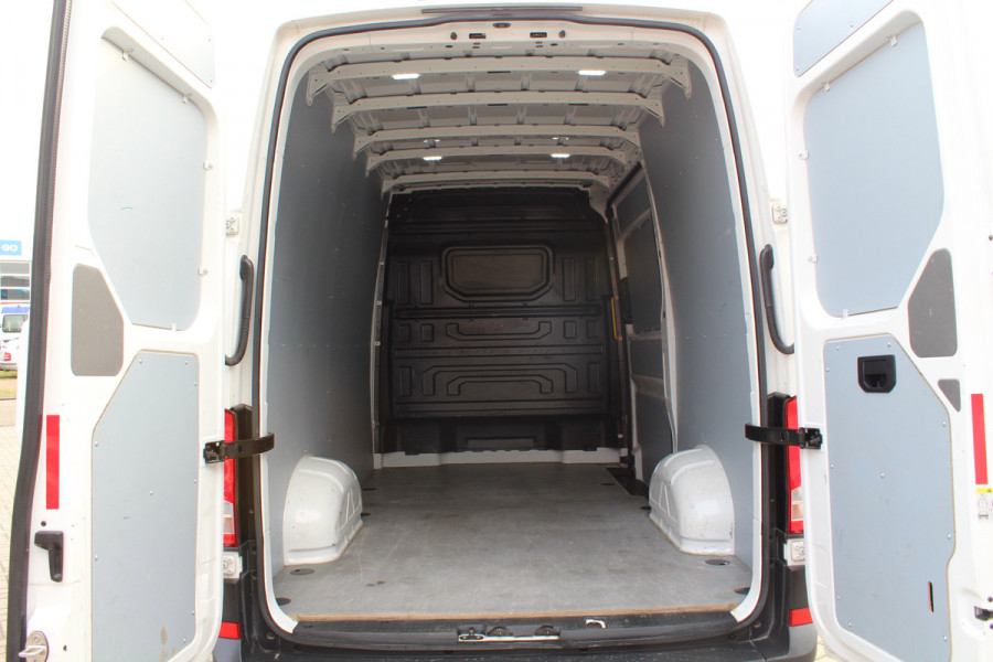 Volkswagen Crafter 35t 2.0 TDI L3H3 > Leer/Navi/Trekhaak/parkeersensoren...