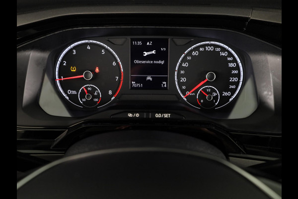 Volkswagen Polo 1.0 TSI Comfortline Business 95 PK | Navigatie | Parkeersensoren voor en achter | Automatische airco |
