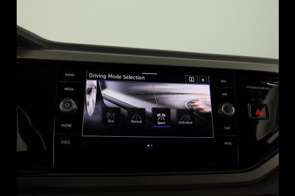 Volkswagen Polo 1.0 TSI Comfortline Business 95 PK | Navigatie | Parkeersensoren voor en achter | Automatische airco |