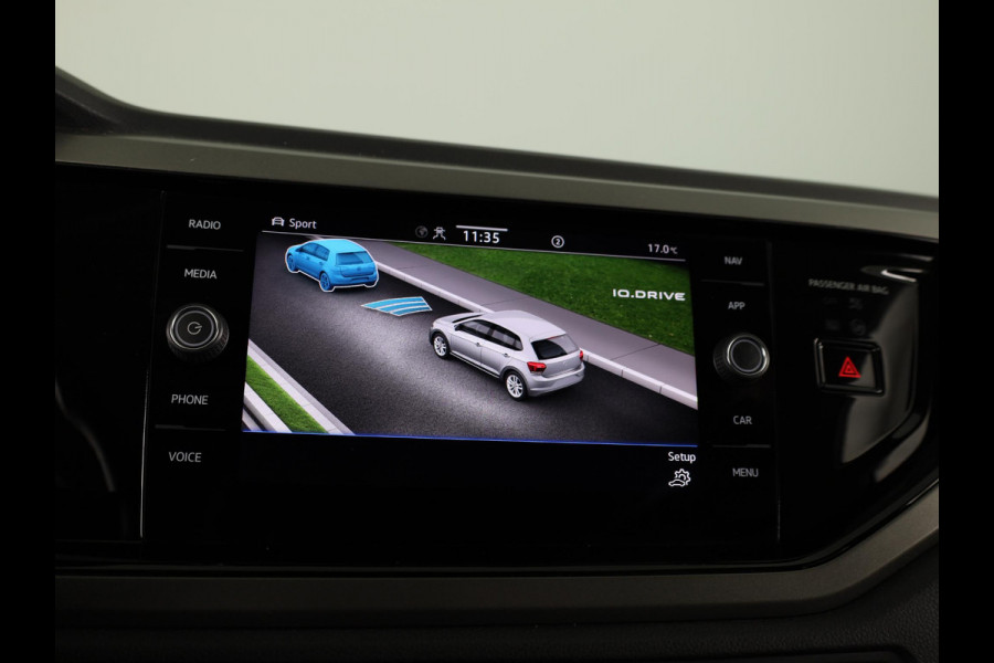 Volkswagen Polo 1.0 TSI Comfortline Business 95 PK | Navigatie | Parkeersensoren voor en achter | Automatische airco |