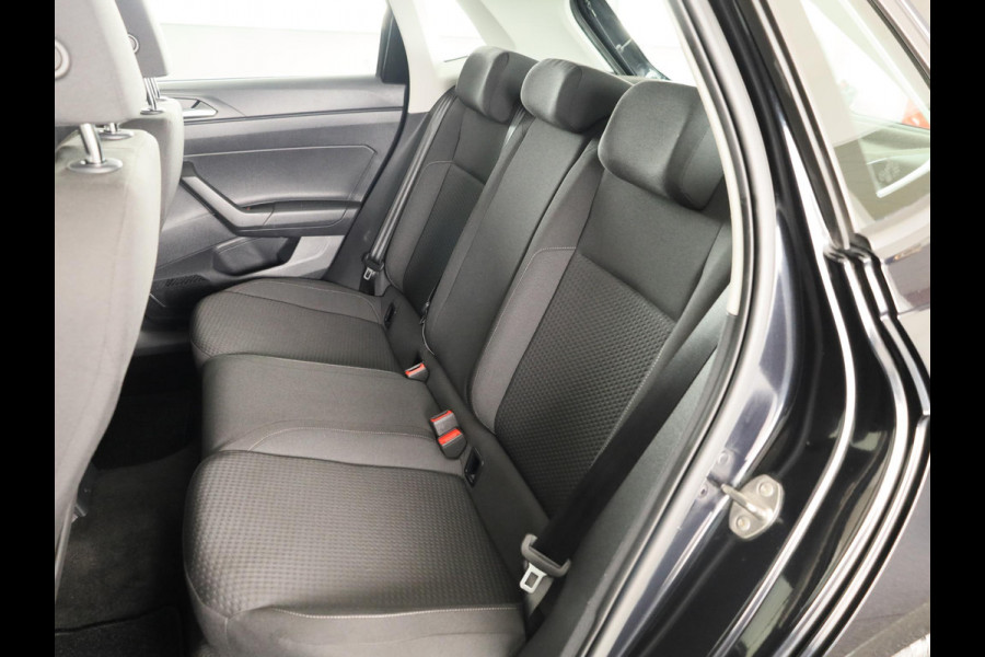 Volkswagen Polo 1.0 TSI Comfortline Business 95 PK | Navigatie | Parkeersensoren voor en achter | Automatische airco |