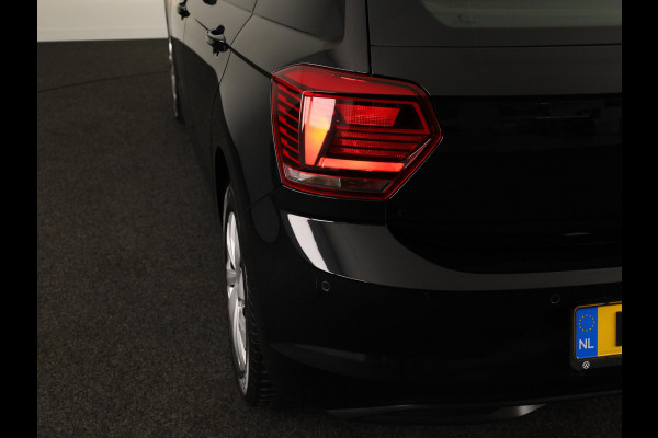 Volkswagen Polo 1.0 TSI Comfortline Business 95 PK | Navigatie | Parkeersensoren voor en achter | Automatische airco |