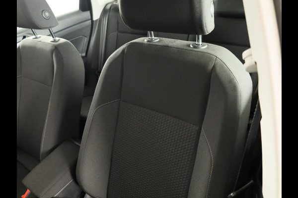 Volkswagen Polo 1.0 TSI Comfortline Business 95 PK | Navigatie | Parkeersensoren voor en achter | Automatische airco |