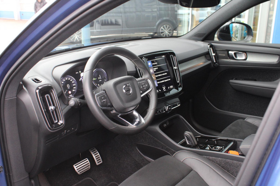 Volvo XC40 1.5 T5 Recharge R-Design | Harman/Kardon | Adaptive Cruise Control | Stoelverwarming | Panorama Dak | Camera | Navigatie | Lederen Bekleding | Electrische Klep |