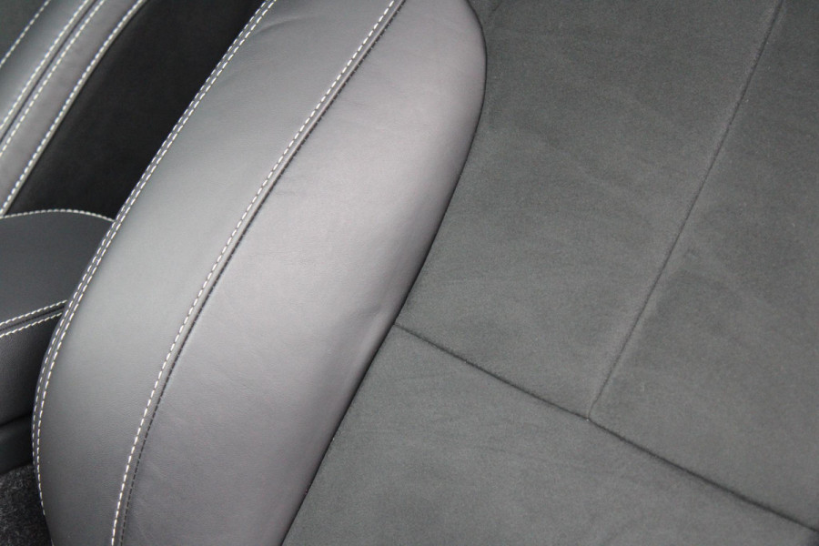 Volvo XC40 1.5 T5 Recharge R-Design | Harman/Kardon | Adaptive Cruise Control | Stoelverwarming | Panorama Dak | Camera | Navigatie | Lederen Bekleding | Electrische Klep |