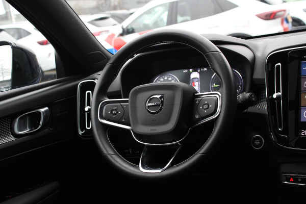 Volvo XC40 1.5 T5 Recharge R-Design | Harman/Kardon | Adaptive Cruise Control | Stoelverwarming | Panorama Dak | Camera | Navigatie | Lederen Bekleding | Electrische Klep |