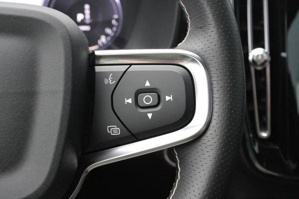 Volvo XC40 1.5 T5 Recharge R-Design | Harman/Kardon | Adaptive Cruise Control | Stoelverwarming | Panorama Dak | Camera | Navigatie | Lederen Bekleding | Electrische Klep |