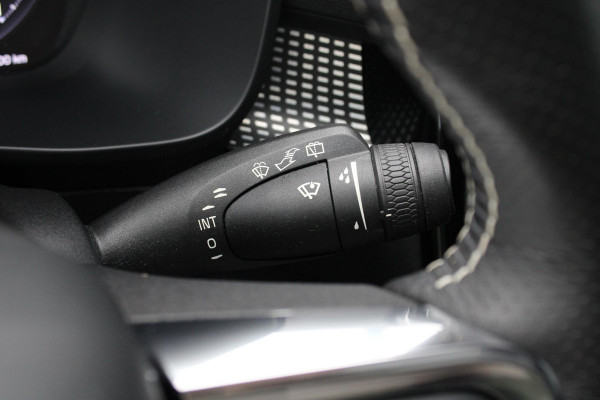 Volvo XC40 1.5 T5 Recharge R-Design | Harman/Kardon | Adaptive Cruise Control | Stoelverwarming | Panorama Dak | Camera | Navigatie | Lederen Bekleding | Electrische Klep |