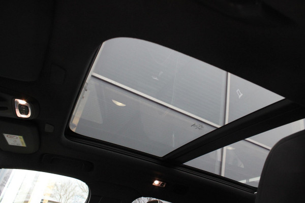 Volvo XC40 1.5 T5 Recharge R-Design | Harman/Kardon | Adaptive Cruise Control | Stoelverwarming | Panorama Dak | Camera | Navigatie | Lederen Bekleding | Electrische Klep |