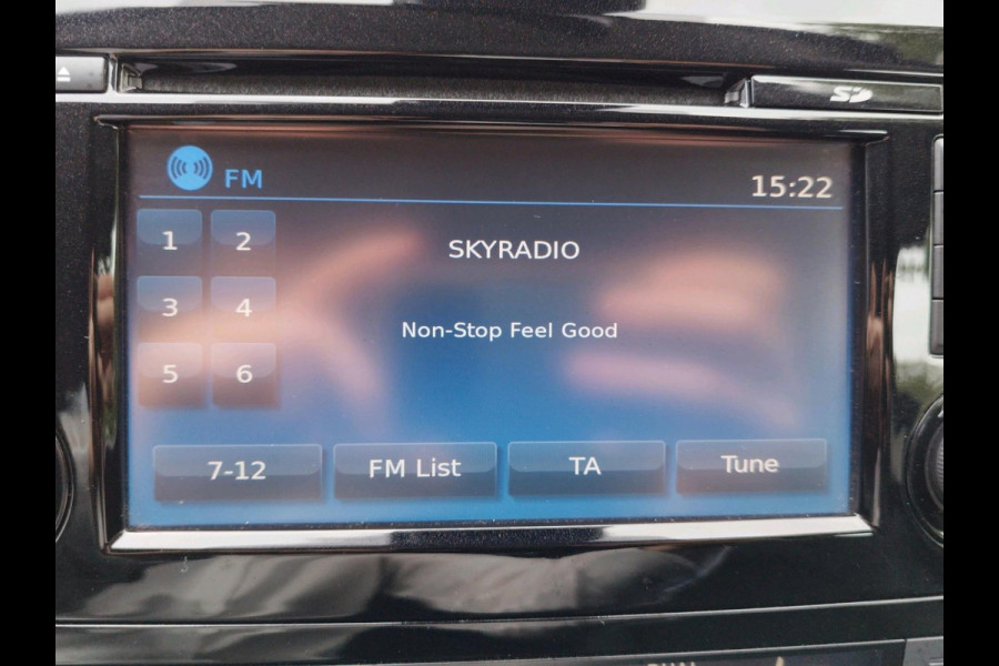 Nissan QASHQAI 1.6 N-Connecta | Trekhaak | Stoelverwarming Half leder | 360 Camera | Comfort pakket