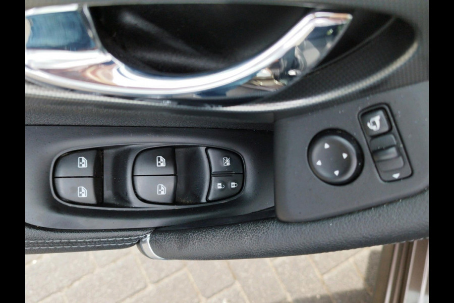 Nissan QASHQAI 1.6 N-Connecta | Trekhaak | Stoelverwarming Half leder | 360 Camera | Comfort pakket