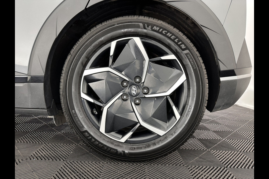 Hyundai IONIQ 5 Connect 73kWh [ 3-Fase-11kW ] {SOH-100%} (INCL-BTW) Aut *LEATHER-FABRIC | FULL-LED | DIGI-COCKPIT | AMBIENTLIGHT | DAB | SHIFTPADDLES | HEAD-UP | NAVI-FULLMAP | KEYLESS | CAMERA | HEATED-COMFORTSEATS | TOWBAR | PRIVACYGLASS  | 19"AL
