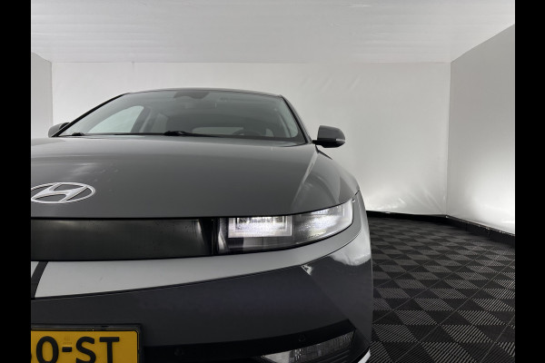 Hyundai IONIQ 5 Connect 73kWh [ 3-Fase-11kW ] {SOH-100%} (INCL-BTW) Aut *LEATHER-FABRIC | FULL-LED | DIGI-COCKPIT | AMBIENTLIGHT | DAB | SHIFTPADDLES | HEAD-UP | NAVI-FULLMAP | KEYLESS | CAMERA | HEATED-COMFORTSEATS | TOWBAR | PRIVACYGLASS  | 19"AL