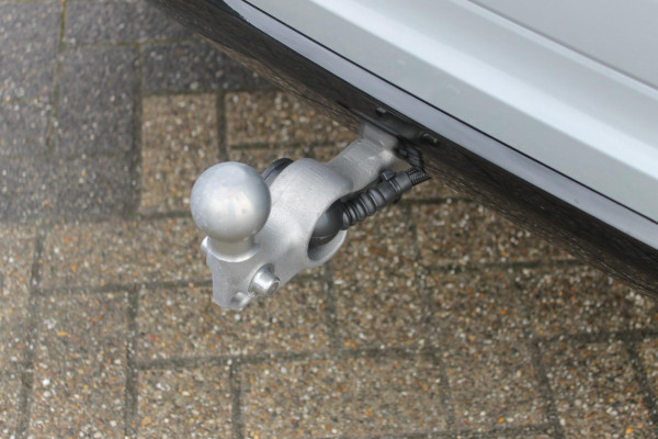 Volvo XC60 T8 Plug-in hybrid 455PK AWD Plus Black Edition Head-up display / Panoramisch schuif-kanteldak / Luchtvering / Trekhaak / 360graden camera / Google Infotainment