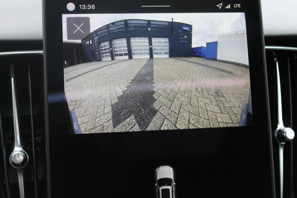 Volvo XC60 T8 Plug-in hybrid 455PK AWD Plus Black Edition Head-up display / Panoramisch schuif-kanteldak / Luchtvering / Trekhaak / 360graden camera / Google Infotainment