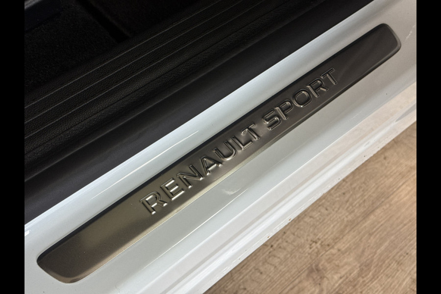 Renault Captur 1.3 TCe 140 R.S. Line Groot navi | Acc | Blindspot | Stoel&Stuur verwarming | 360 100% Renault Dealer onderhouden