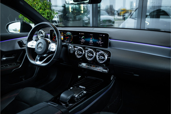 Mercedes-Benz A-Klasse A180 Business Solution AMG - AMG Line | Panorama | Memory | Sfeerverlichting